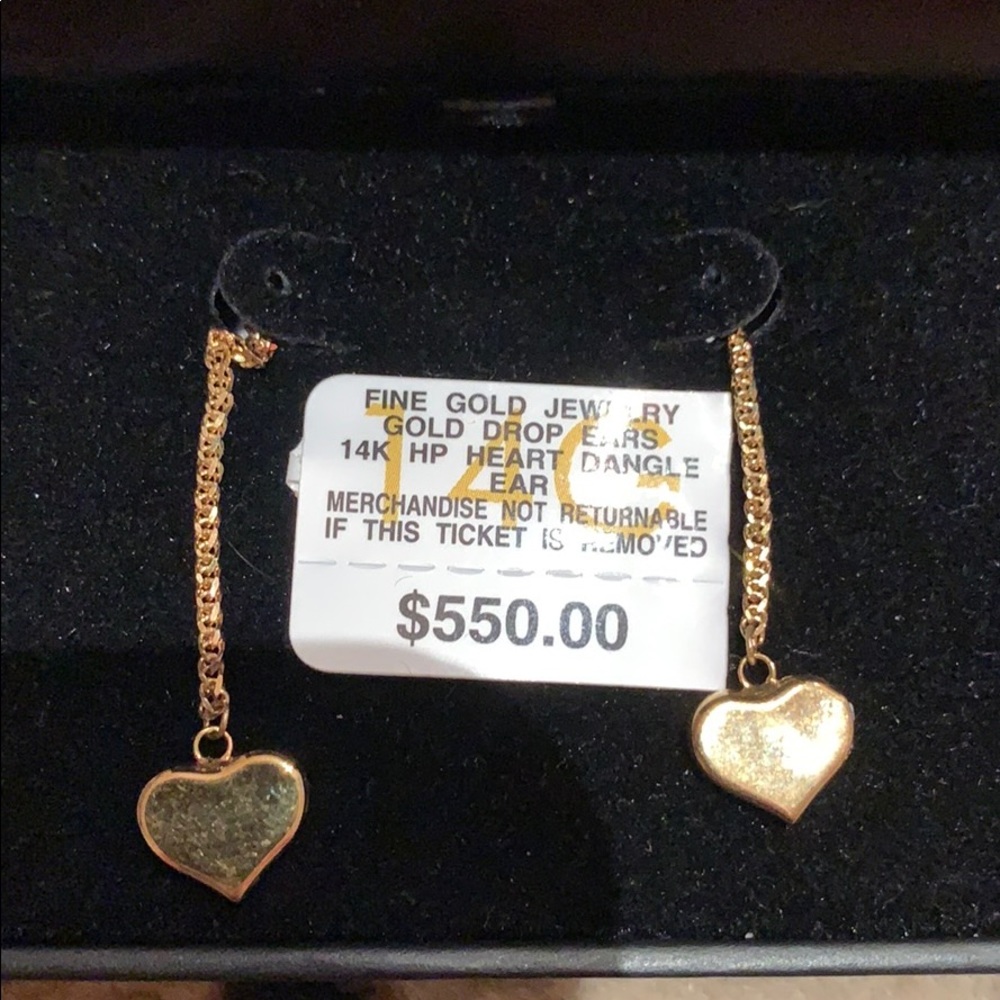 14K gold earrings. This item has never been worn!